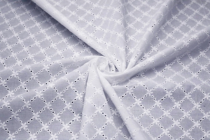 Шитье хлопковое, ромбик с цветочками, цвет — белый