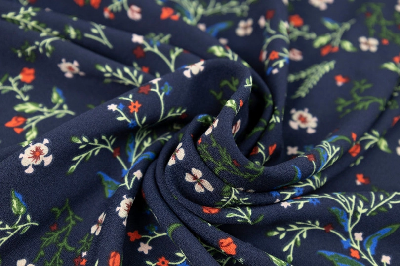 Ткань Тиффани креп, принт —мелкие цветы на синем