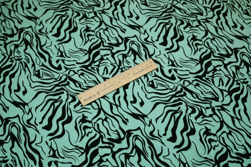 Штапель, принт — тигр на ментоловом
