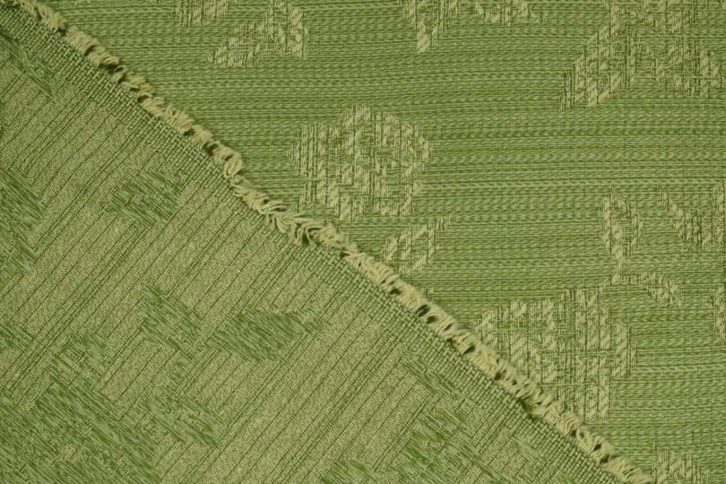 Портьера жаккардовая (150 см), дизайн — розы на зеленом