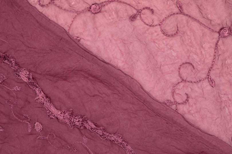 Ткань шифон креш с вышивкой, цвет — бордо